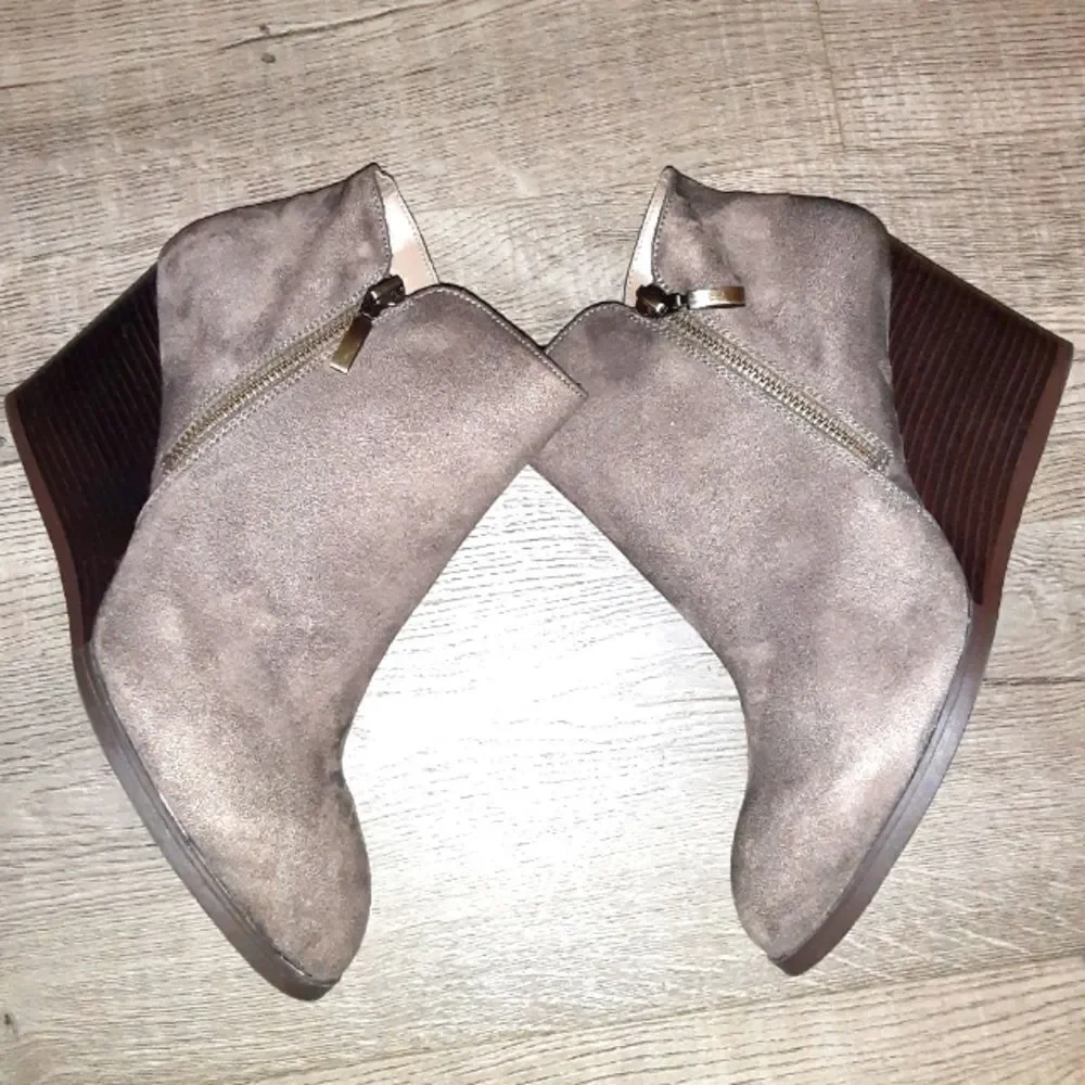 Ladies Ankle Brown Wedge Booties sz 10